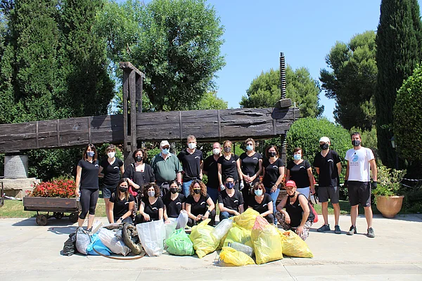 The Freixenet Group participates in an environmental campaign against litter